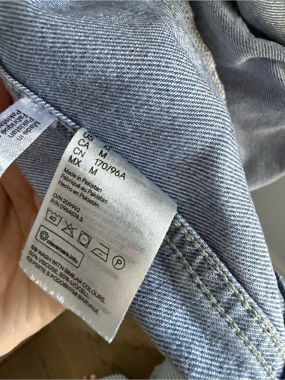 LEE&H&M Classic Light Wash Denim Trucker Jacket with silver buttons. M, EUC. - Picture 6 of 9